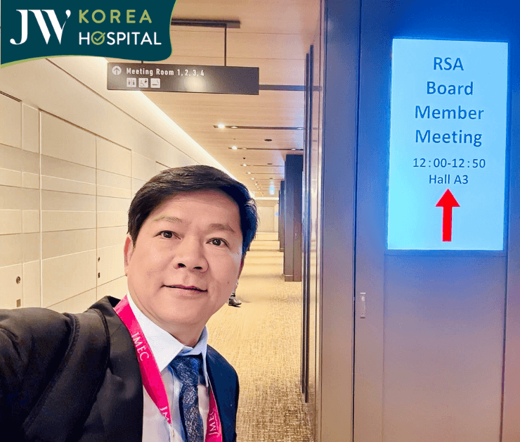 bác sĩ tú dung chuẩn bị vào hội trường thuyết trình