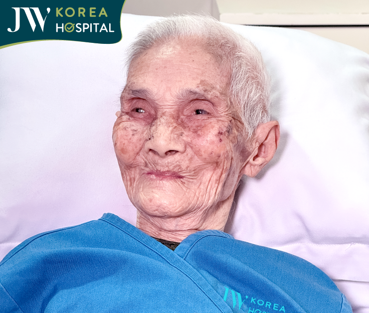 Cụ Khoan nở nụ cười tươi sau khi chấm dứt 30 năm sống chung với khối u chèn ép đường thở