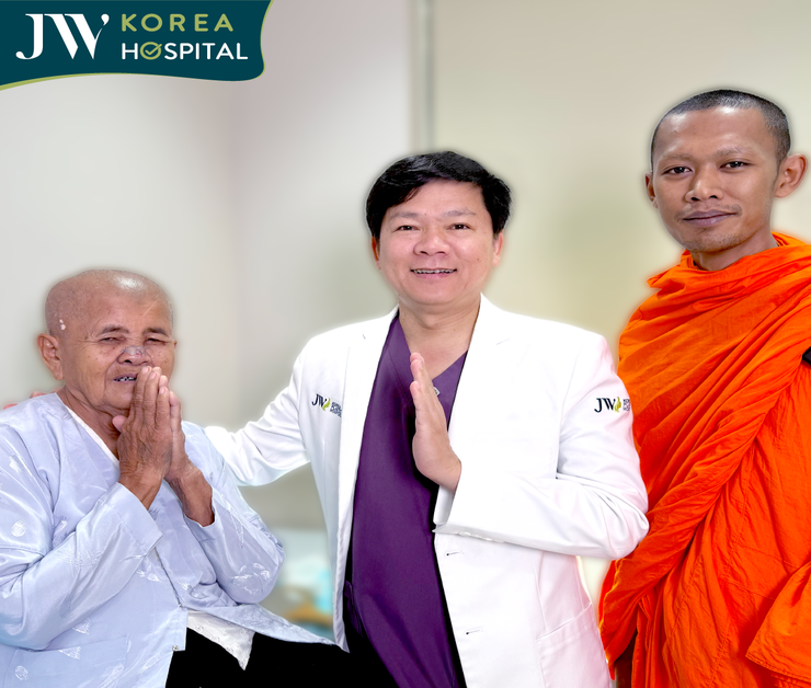 bà sư đến tái khám và bác sĩ Tú Dung