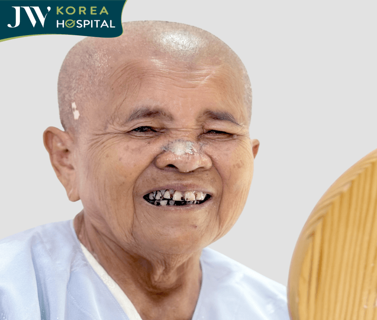 sư bà Khơ-me đến gặp bác sĩ Tú Dung sau 2 ngày tái khám