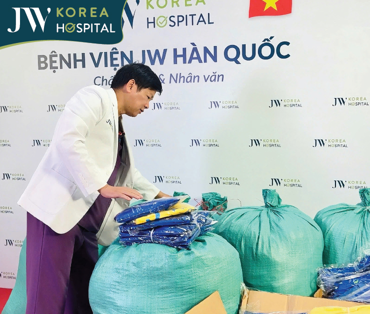 bác sĩ tú dung kiểm kê áo