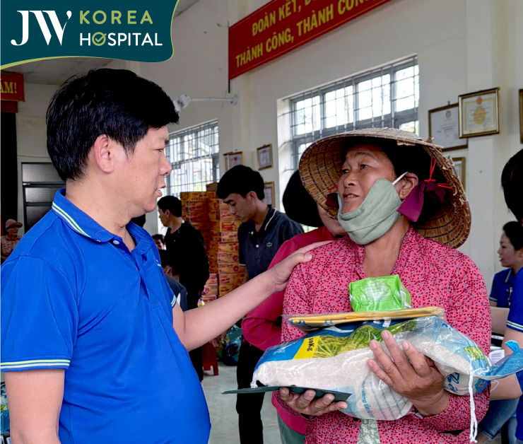 bác sĩ tú dung tặng quà 1