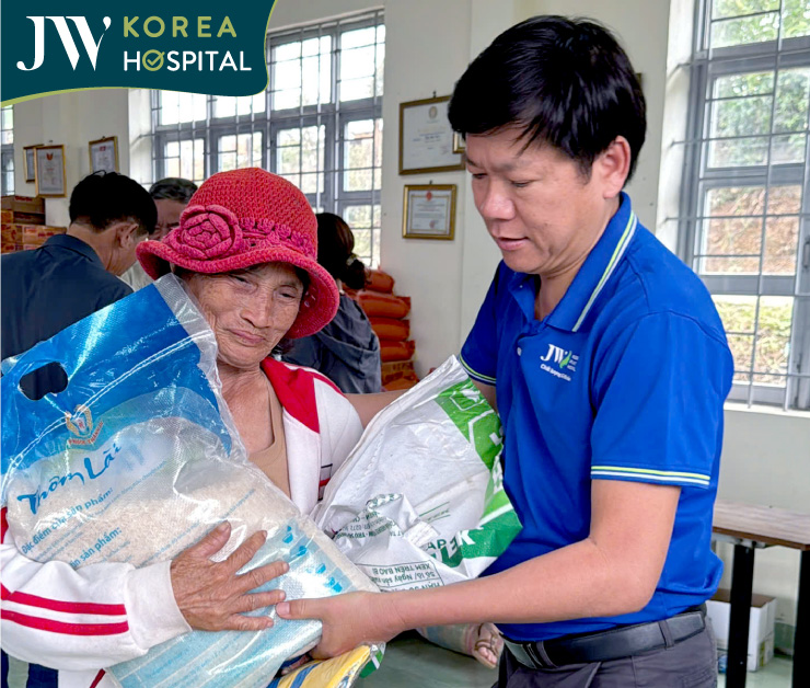 bác sĩ tú dung tặng quà 2