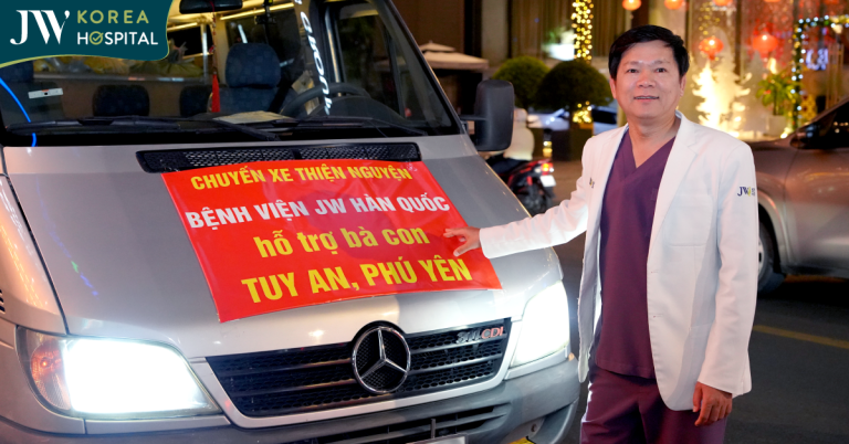 Bác sĩ Tú Dung khởi hành chuyến xe thiện nguyện về Phú Yên