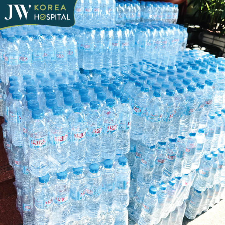 nước suối cứu trợ miền Trung 1