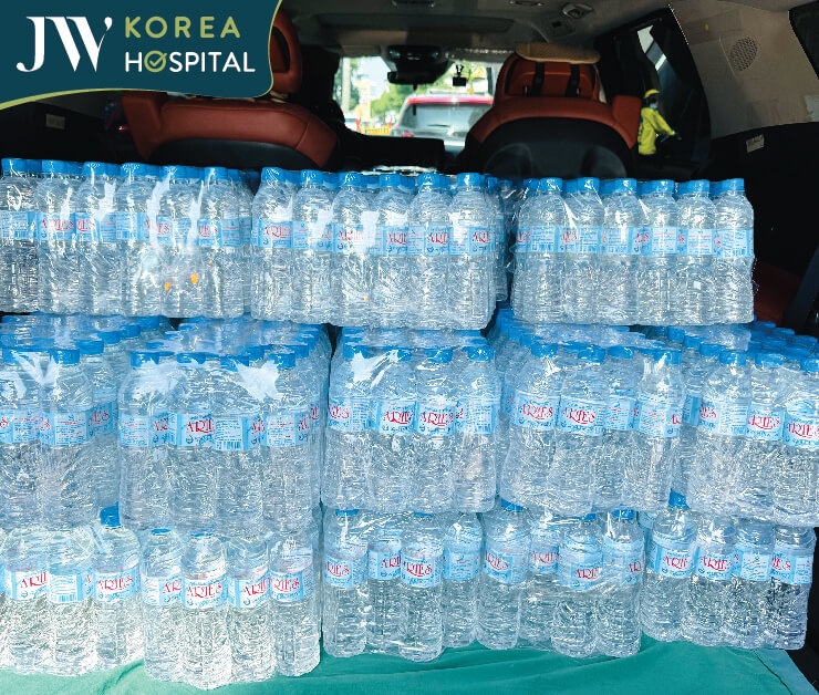 nước suối cứu trợ miền Trung