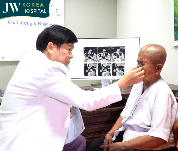 Sư bà Khơ me lần đầu gặp bác sĩ Tú Dung