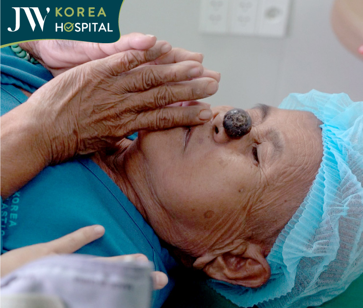 sư bà khơ me niệm Phật