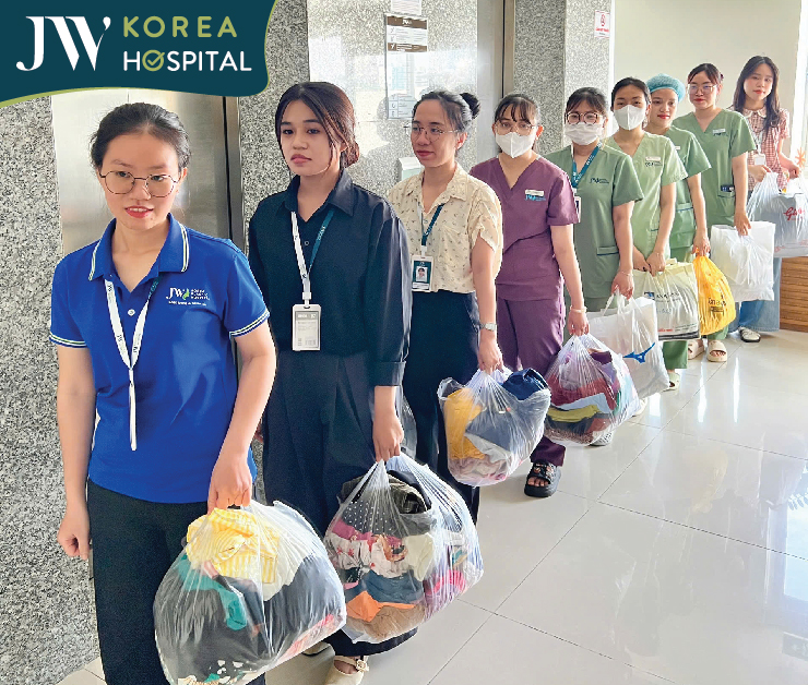 xếp hàng gom đồ