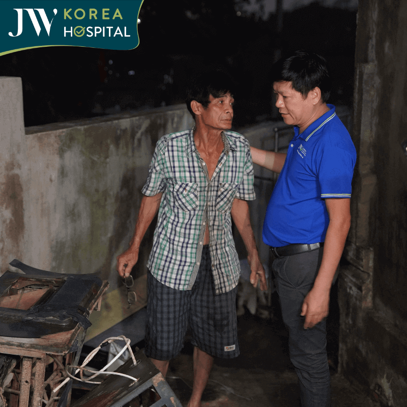 bác- sĩ tú dung động viên, an ủi người dân