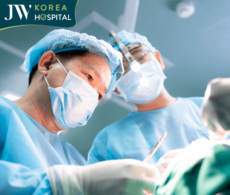 bác sĩ TúDung đang thực hiện ca mổ