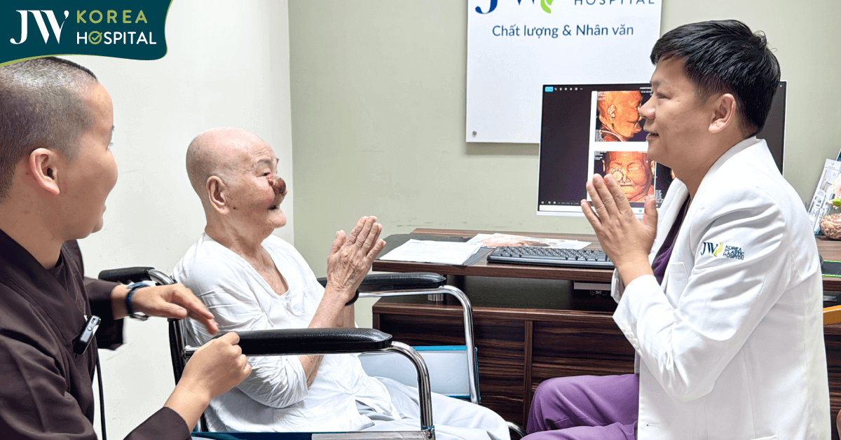 Bác sĩ Tú Dung cứu sống cụ bà 93 tuổi Suy Tim nặng, mang khối u lở loét, che một bên mắt