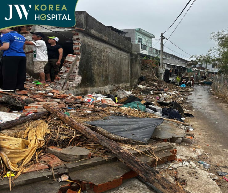 nhà cửa người dân sau trận lũ lịch sử 1