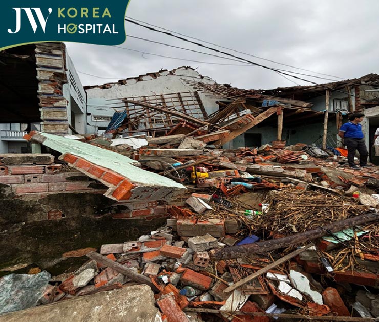 nhà cửa người dân sau trận lũ lịch sử