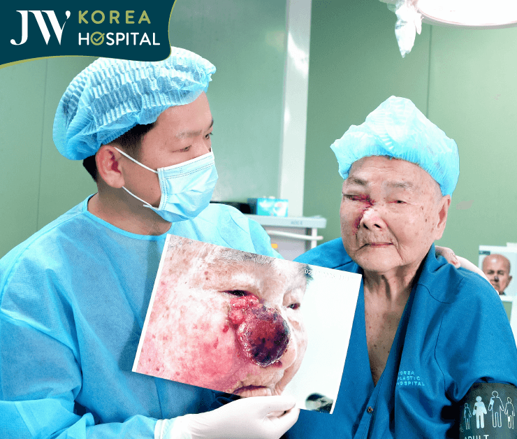 bác sĩ tú dung và cụ bà 93 tuổi sau ca mổ thành công