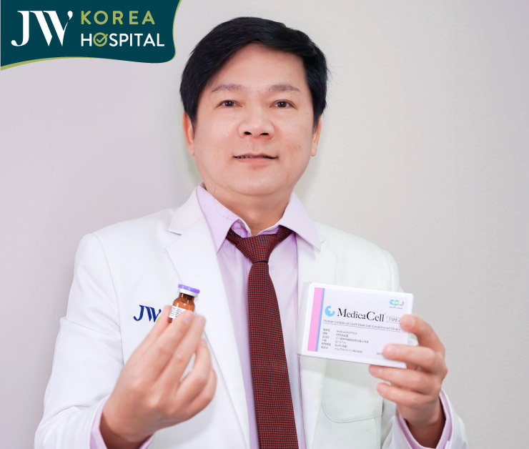 bác sĩ tú dung cầm trên tay liệu trình jw wellness