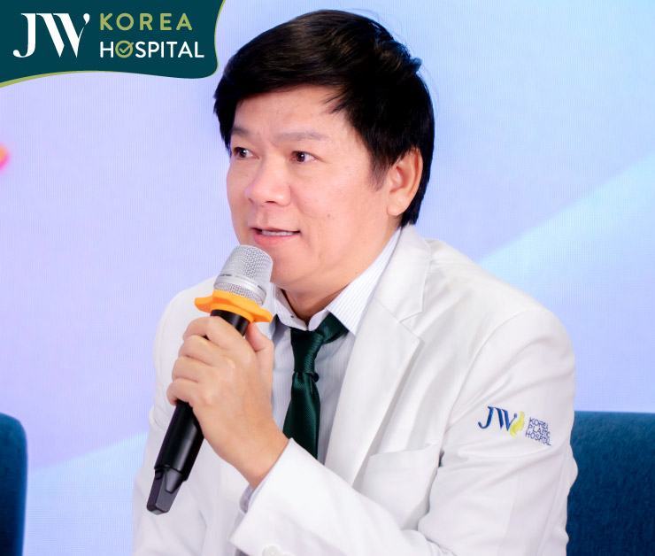 bác sĩ tú dung chia sẻ tại talkshow làm đẹp đón tết của báo người lao động