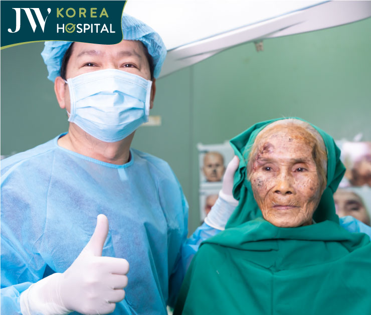 bác sĩ tú dung và ca mỗ khối u đầy thành công cho cụ bà