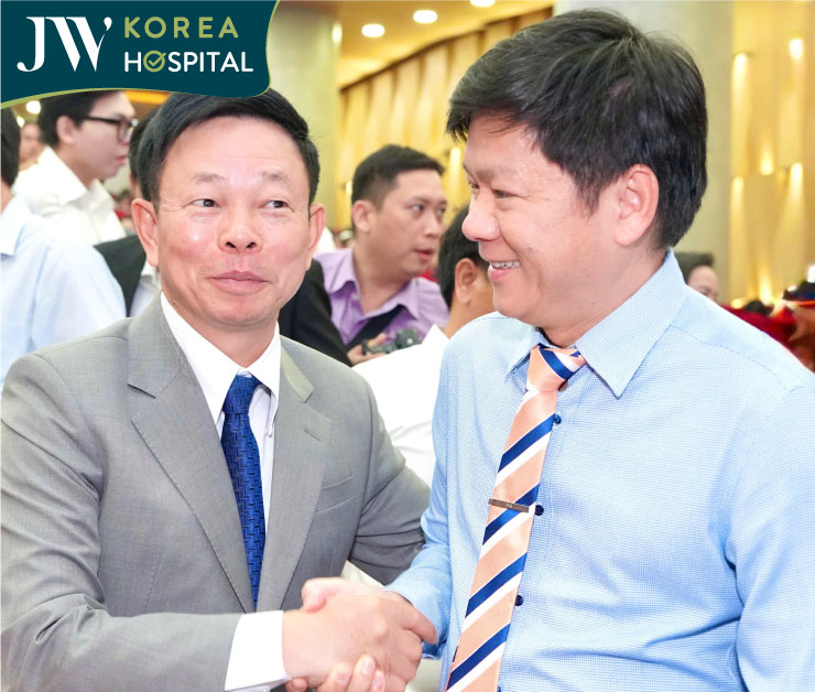 ts.bs nguyễn phan tú dung dung và ông phùng công sưởng 1