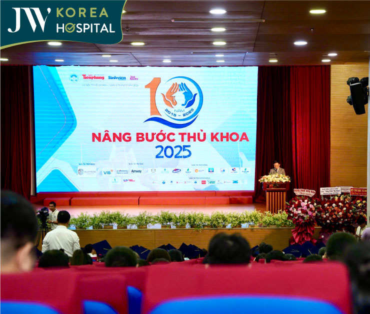 hội trường nâng bước thủ khoa 2025