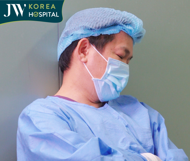 bác sĩ tú dung ngủ gật sau ca mổ dài hàng chục tiếng đồng hồ