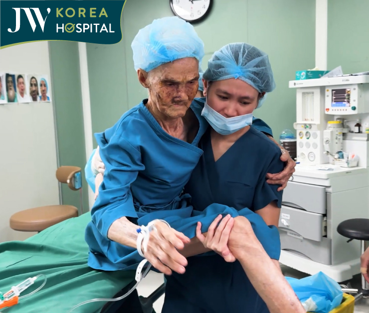 nhân viên y tế bệnh viện jw chăm sóc tận tình