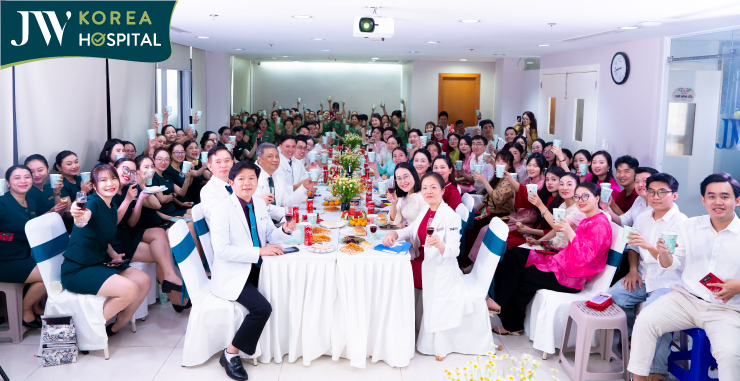 tập thể ban giám đốc và nhân viên bệnh viện jw