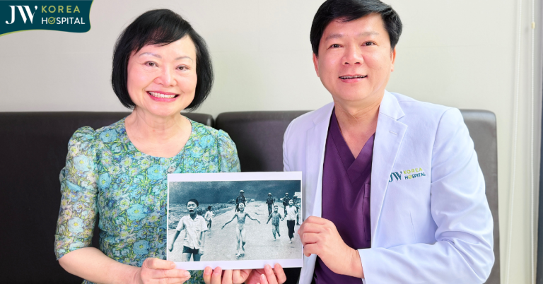 “Em bé Napalm” trở lại Việt Nam sau 53 năm tái ngộ bác sĩ Tú Dung