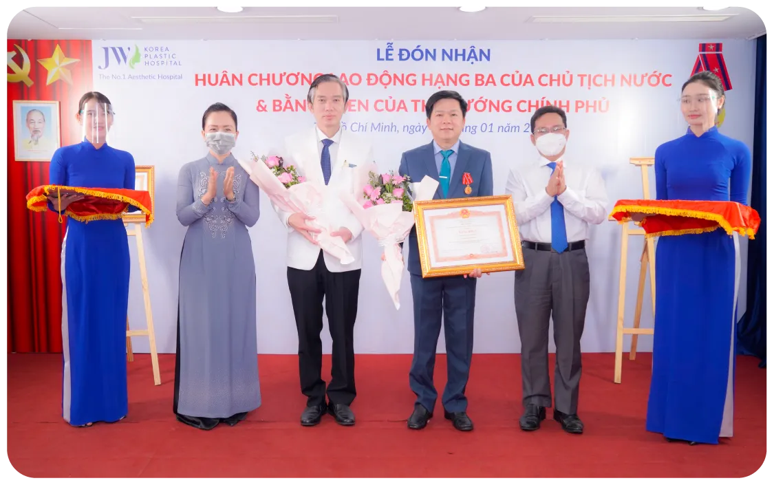 Hình ảnh các hoạt động xã hội của Bác sĩ Nguyễn Phan Tú Dung