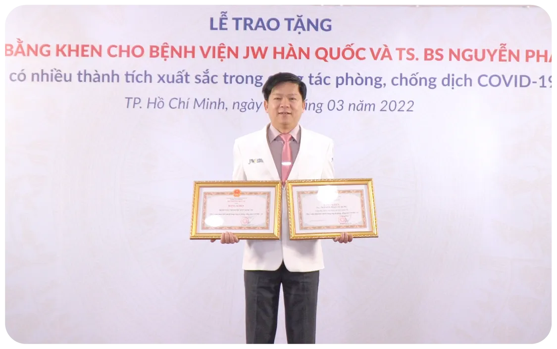 Hình ảnh các hoạt động xã hội của Bác sĩ Nguyễn Phan Tú Dung