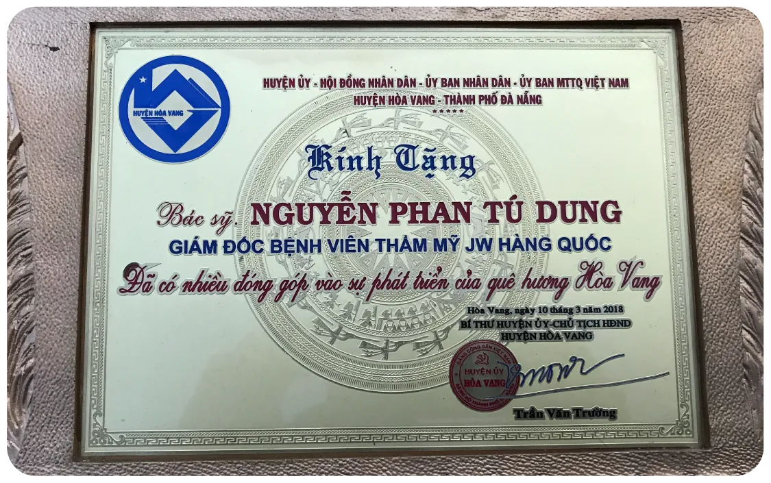 Hình ảnh các hoạt động xã hội của Bác sĩ Nguyễn Phan Tú Dung