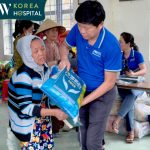 Bác sĩ Tú Dung cứu trợ khẩn cấp 350 hộ dân vùng lũ Tuy Hòa