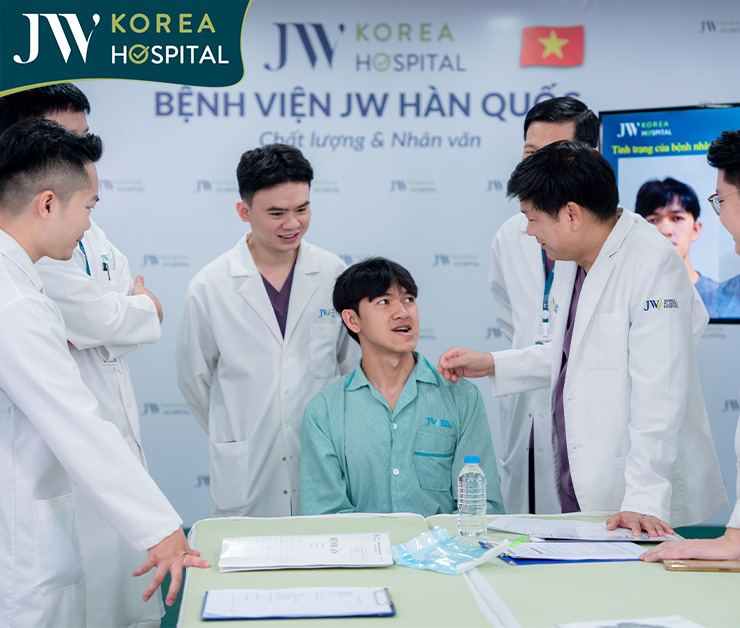 Bác sĩ Tú Dung và ê-kíp JW tổ chức chẩn đoán trước phẫu thuật cho Soda Camp